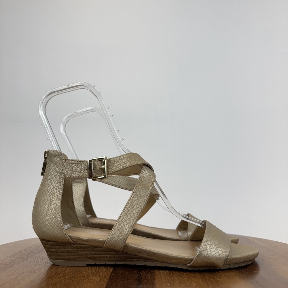 Womens Reaction Kenneth Cole Great Cross Beige Strappy Wedge Sandals Size 9 M